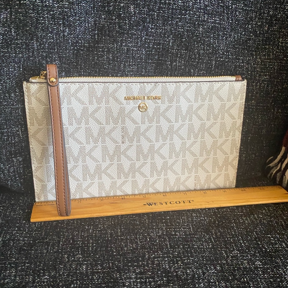 Michael wristlet like new